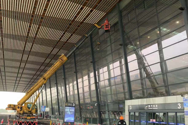 竹溪玻璃幕墙维护和保养